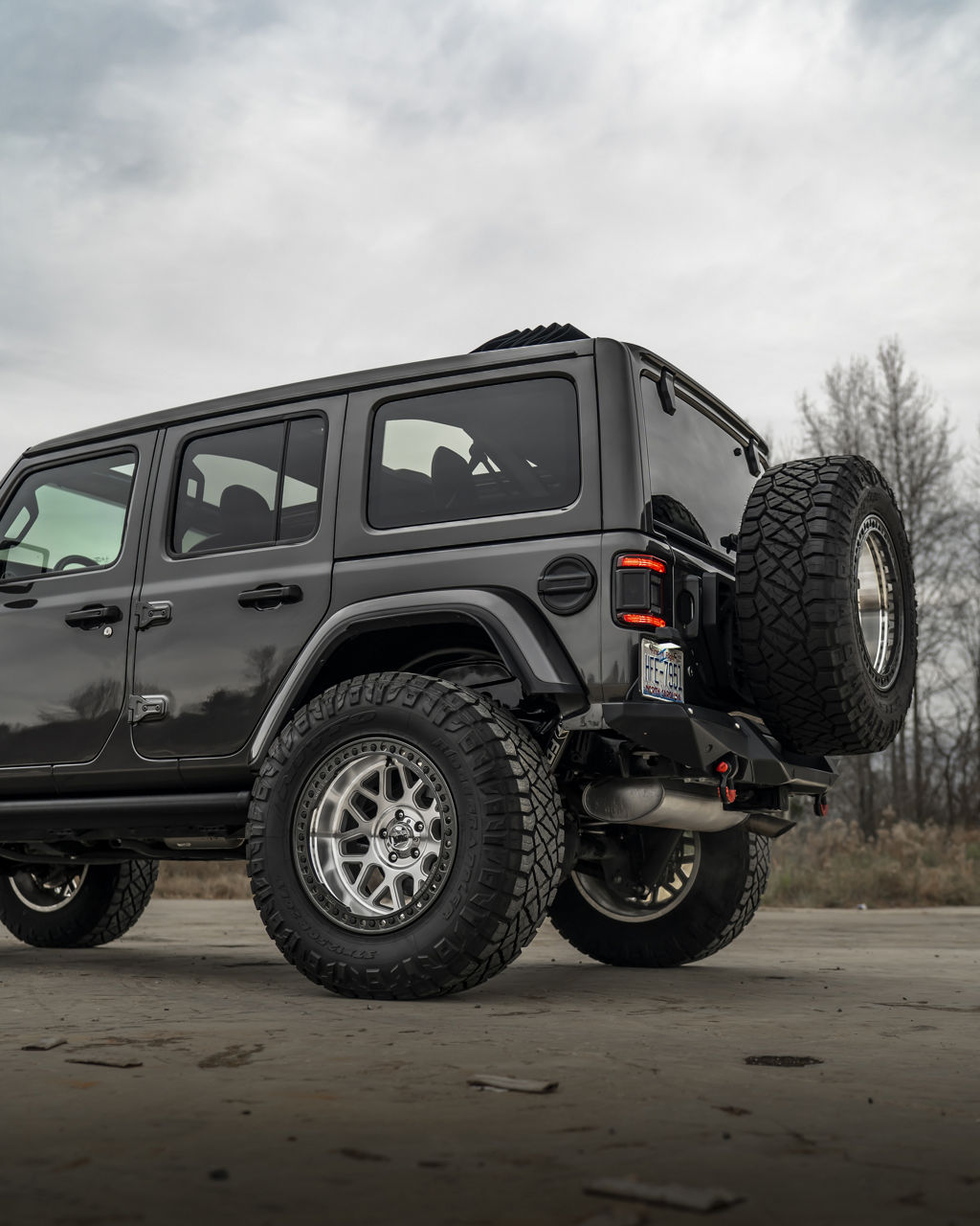 2019 Jeep Wrangler - KMC GRENADE CRAWL BEADLOCK - Machined | KMC